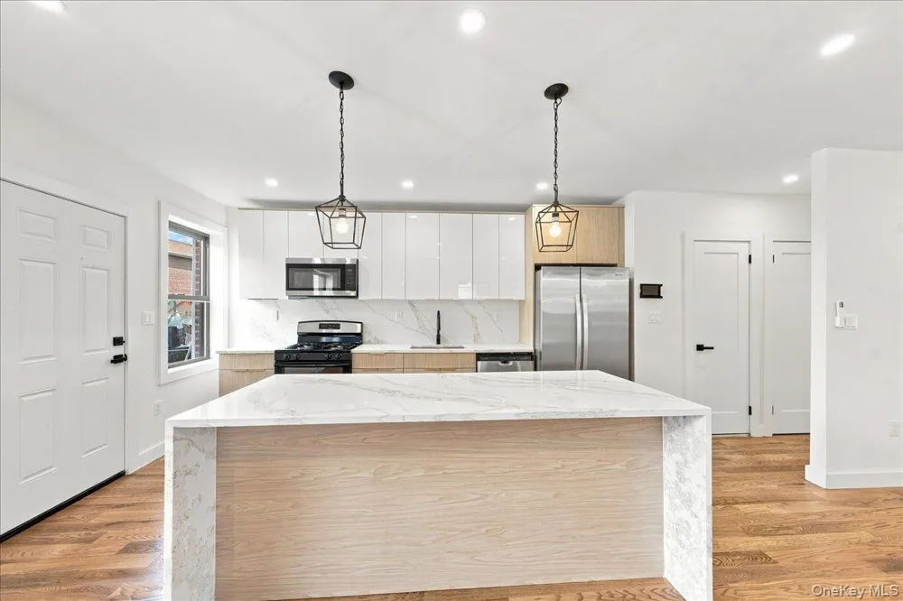 1463 Pelham Parkway Bronx, NY 10469