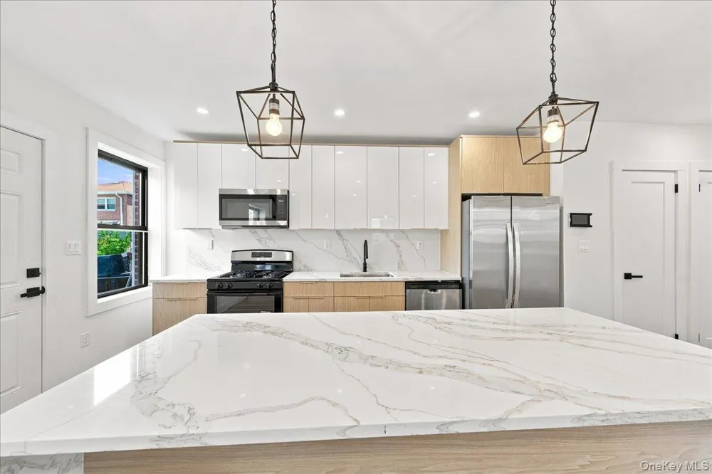 1463 Pelham Parkway Bronx, NY 10469