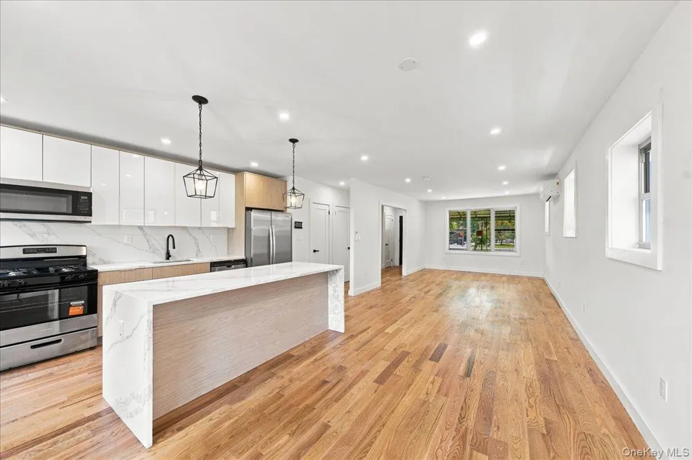 1463 Pelham Parkway Bronx, NY 10469