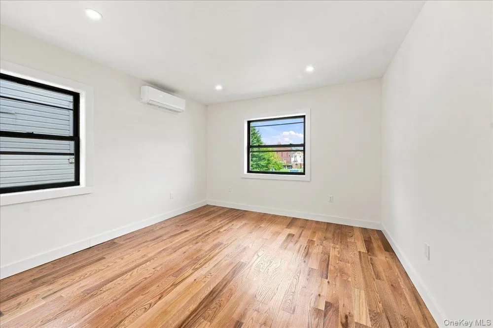 1463 Pelham Parkway Bronx, NY 10469