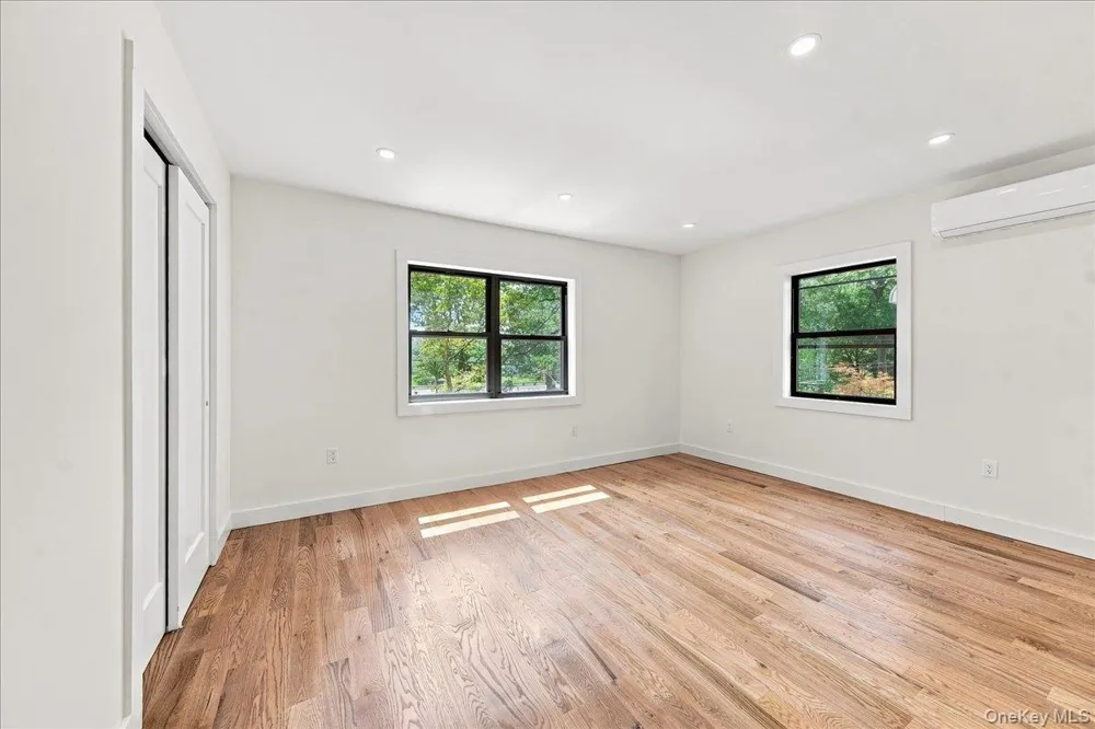 1463 Pelham Parkway Bronx, NY 10469