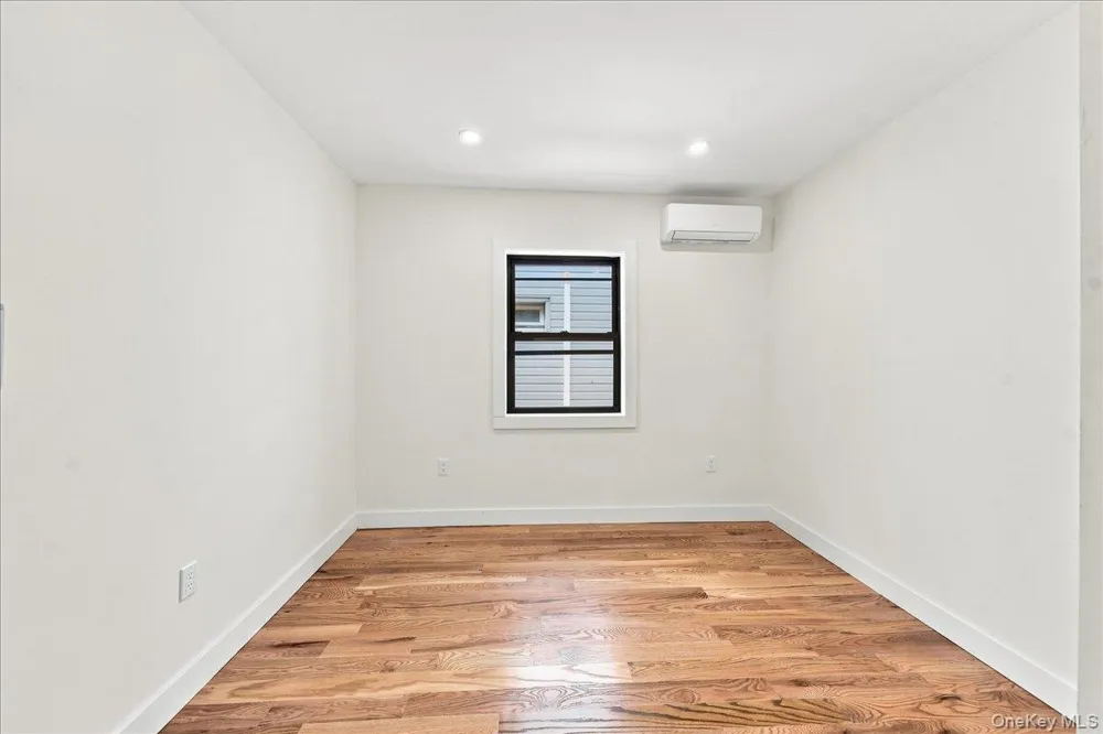 1463 Pelham Parkway Bronx, NY 10469