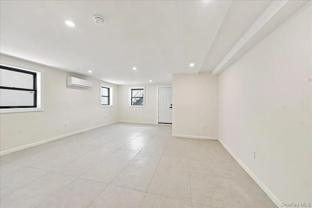 1463 Pelham Parkway Bronx, NY 10469