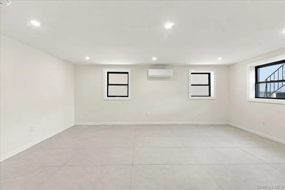 1463 Pelham Parkway Bronx, NY 10469