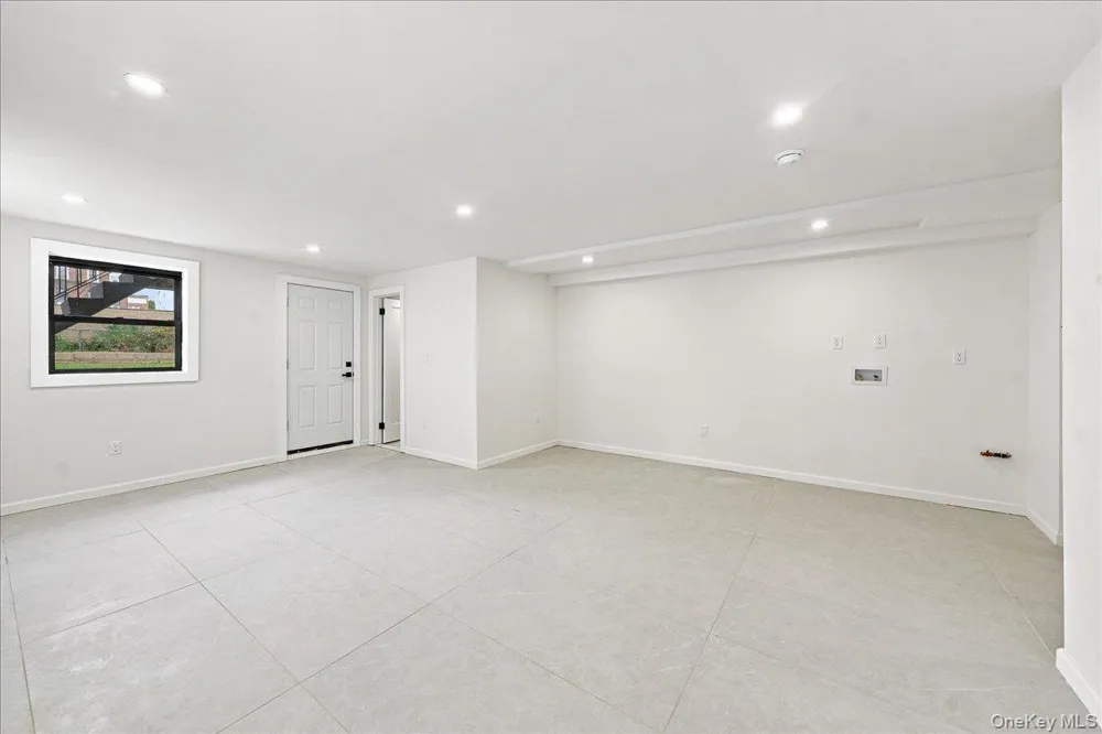 1463 Pelham Parkway Bronx, NY 10469