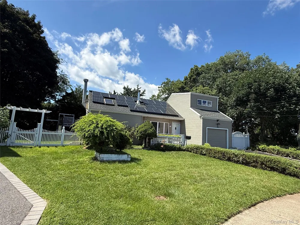 4 Sandy Court Deer Park, NY 11729
