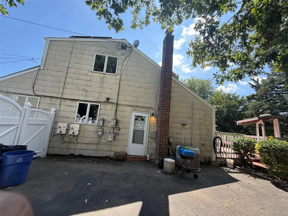 4 Sandy Court Deer Park, NY 11729