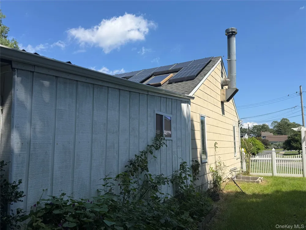 4 Sandy Court Deer Park, NY 11729