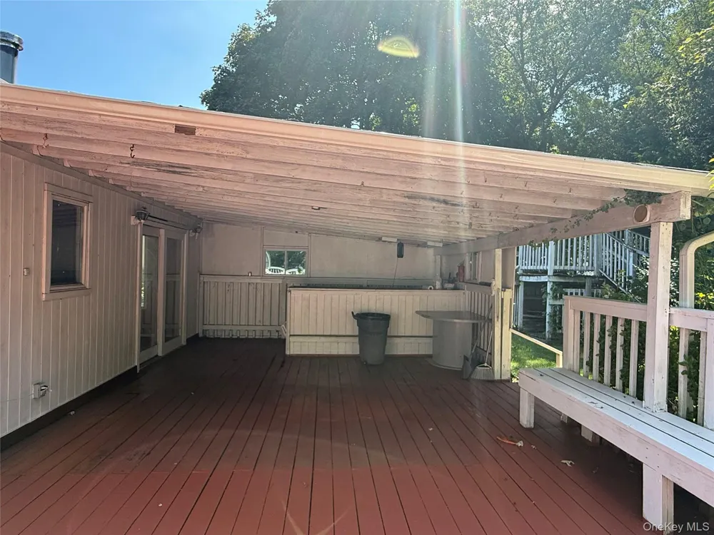 4 Sandy Court Deer Park, NY 11729