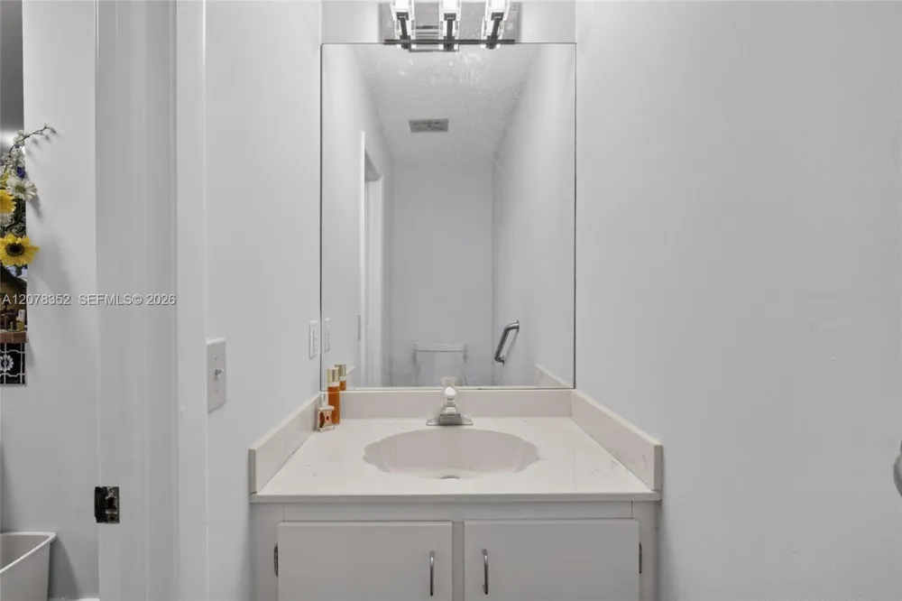 9943 NW 47th Ter Doral, FL 33178