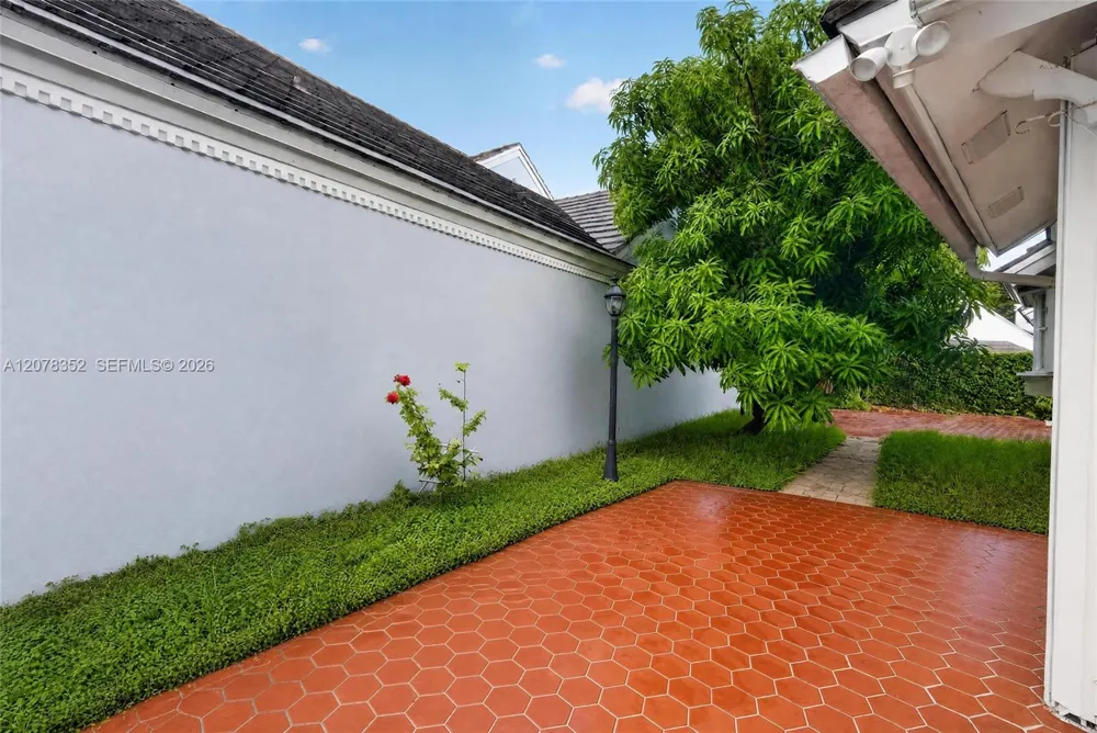 9943 NW 47th Ter Doral, FL 33178