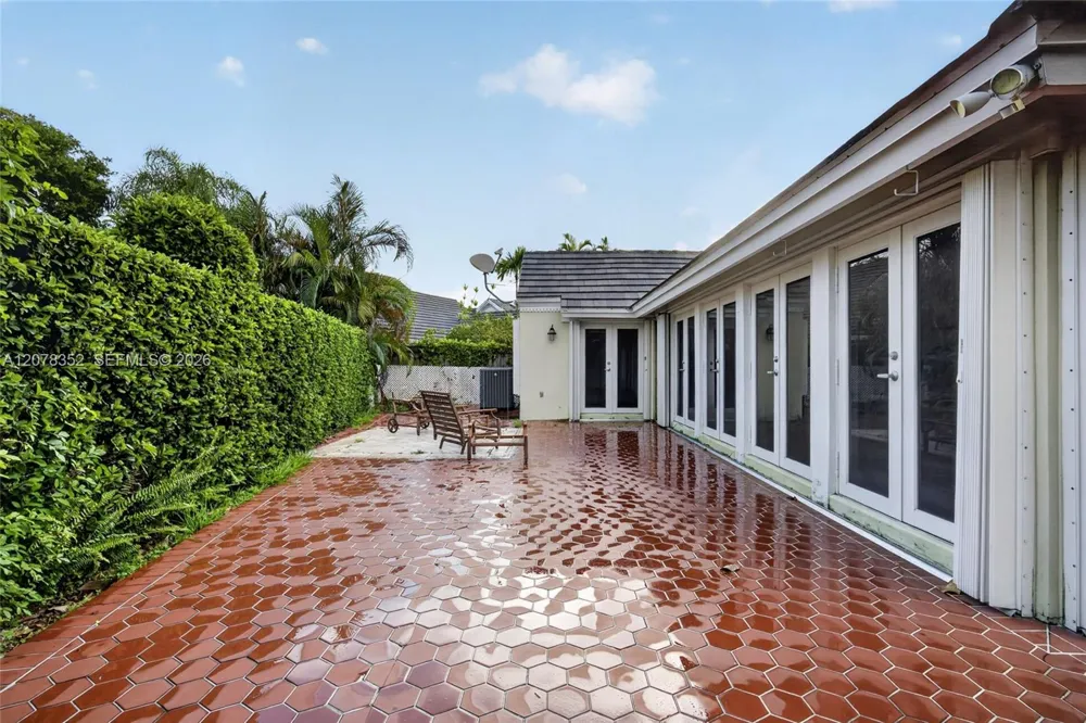 9943 NW 47th Ter Doral, FL 33178