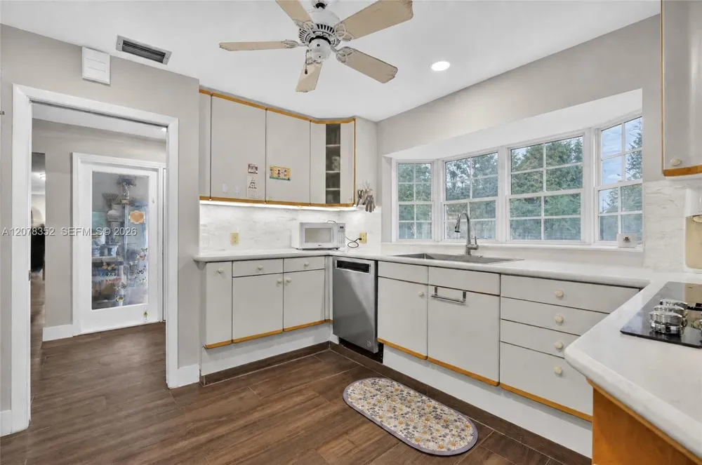 9943 NW 47th Ter Doral, FL 33178