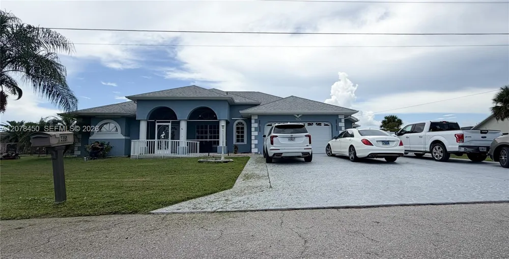 405 MC KINLEY Lehigh Acres, FL 33972