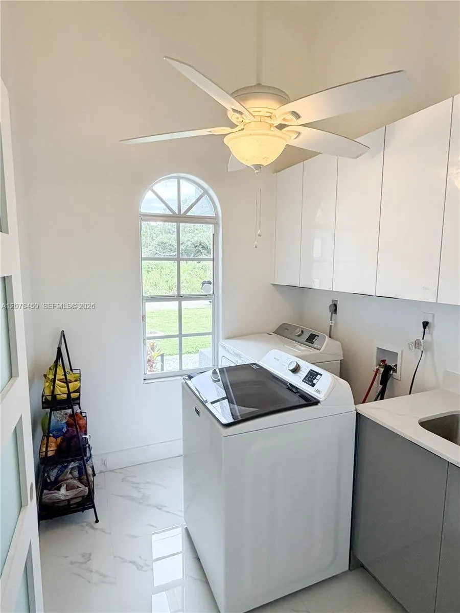 405 MC KINLEY Lehigh Acres, FL 33972