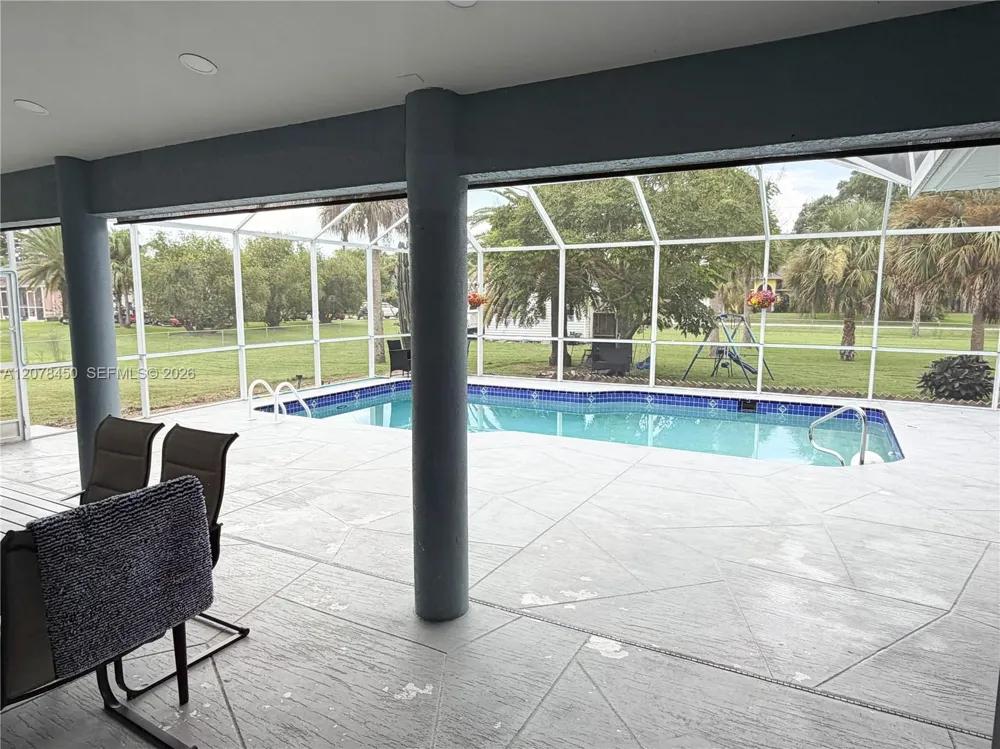 405 MC KINLEY Lehigh Acres, FL 33972