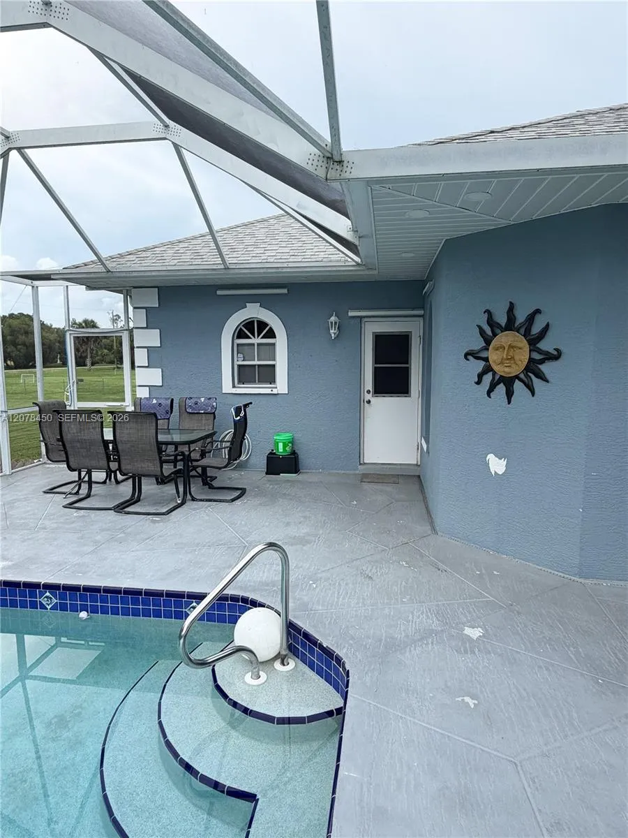 405 MC KINLEY Lehigh Acres, FL 33972
