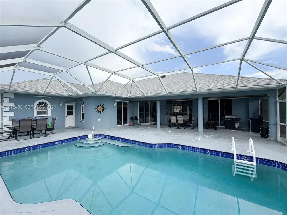 405 MC KINLEY Lehigh Acres, FL 33972