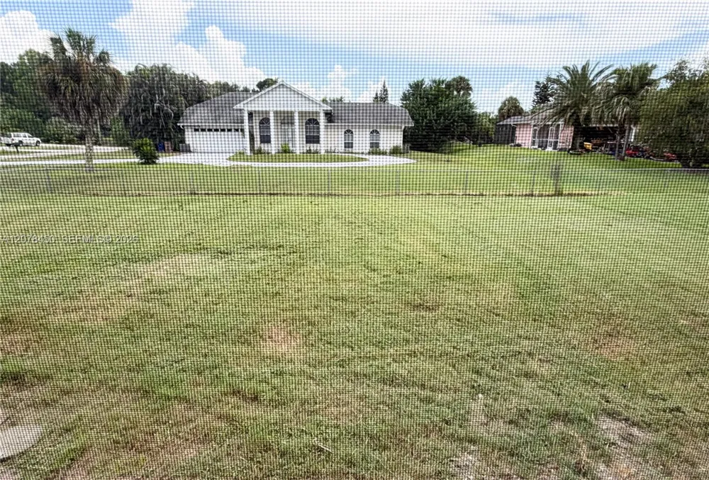 405 MC KINLEY Lehigh Acres, FL 33972