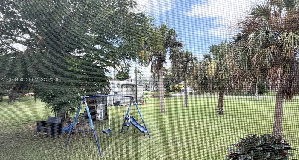 405 MC KINLEY Lehigh Acres, FL 33972