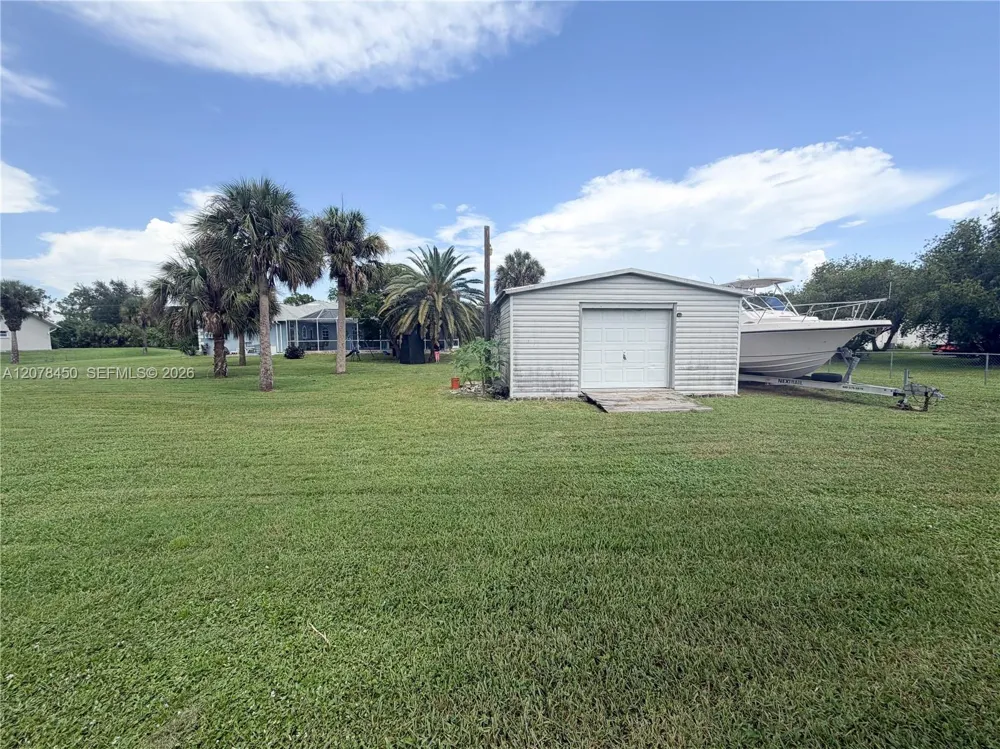 405 MC KINLEY Lehigh Acres, FL 33972