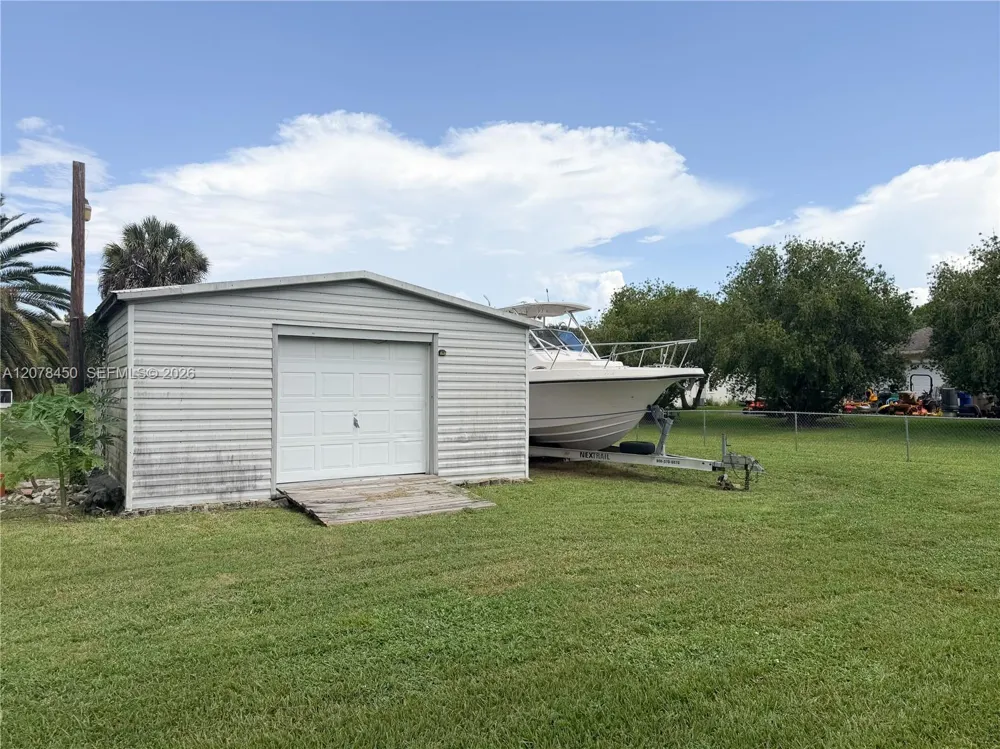 405 MC KINLEY Lehigh Acres, FL 33972