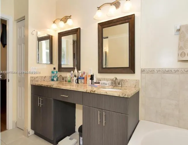 5614 NW 112th Pl Doral, FL 33178