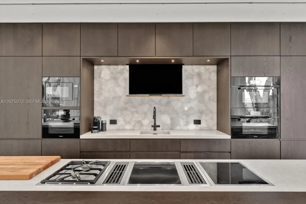 375 Hibiscus Dr Miami Beach, FL 33139