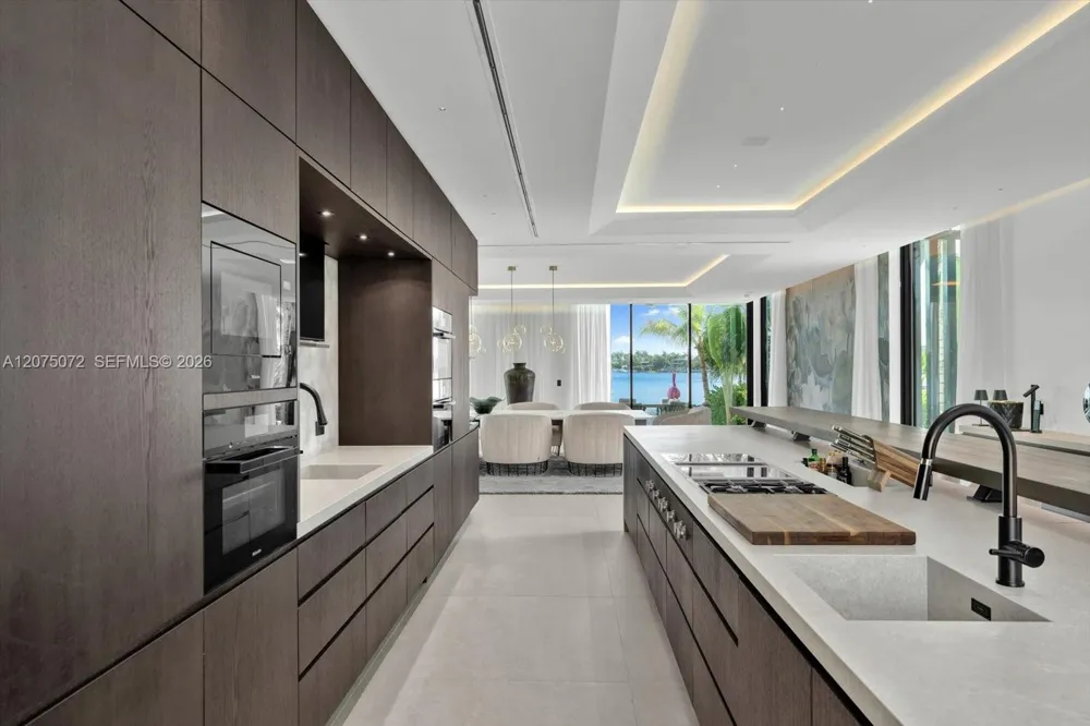 375 Hibiscus Dr Miami Beach, FL 33139