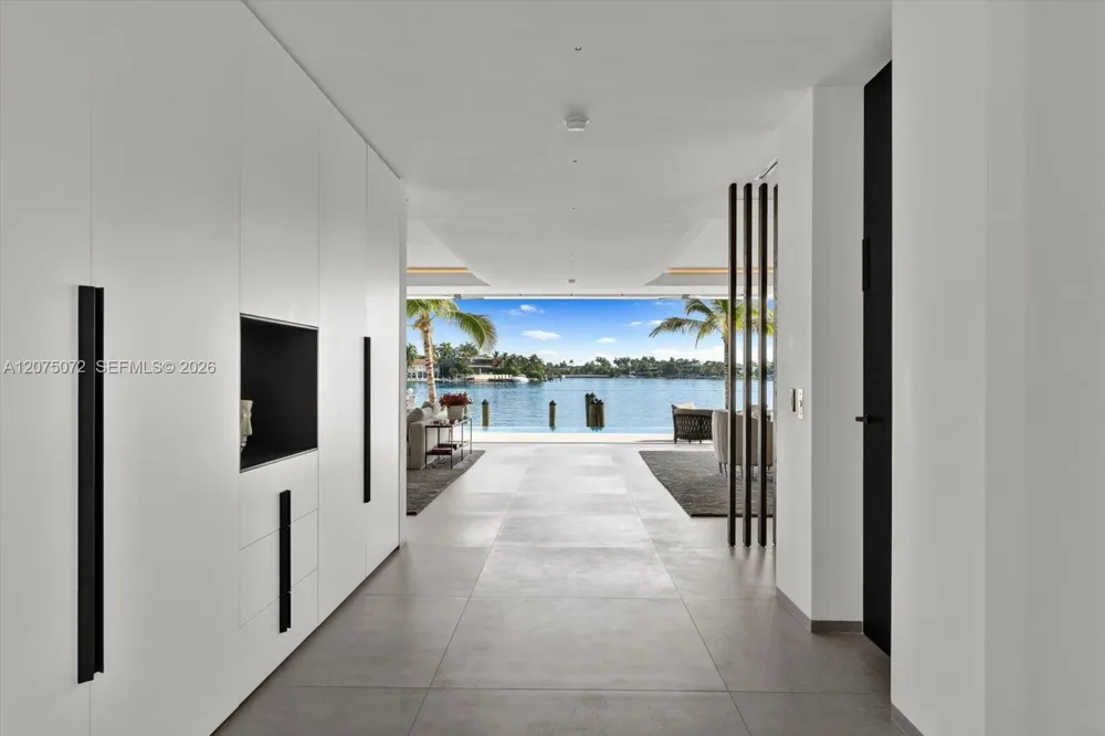 375 Hibiscus Dr Miami Beach, FL 33139