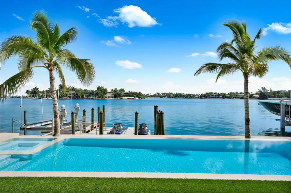 375 Hibiscus Dr Miami Beach, FL 33139