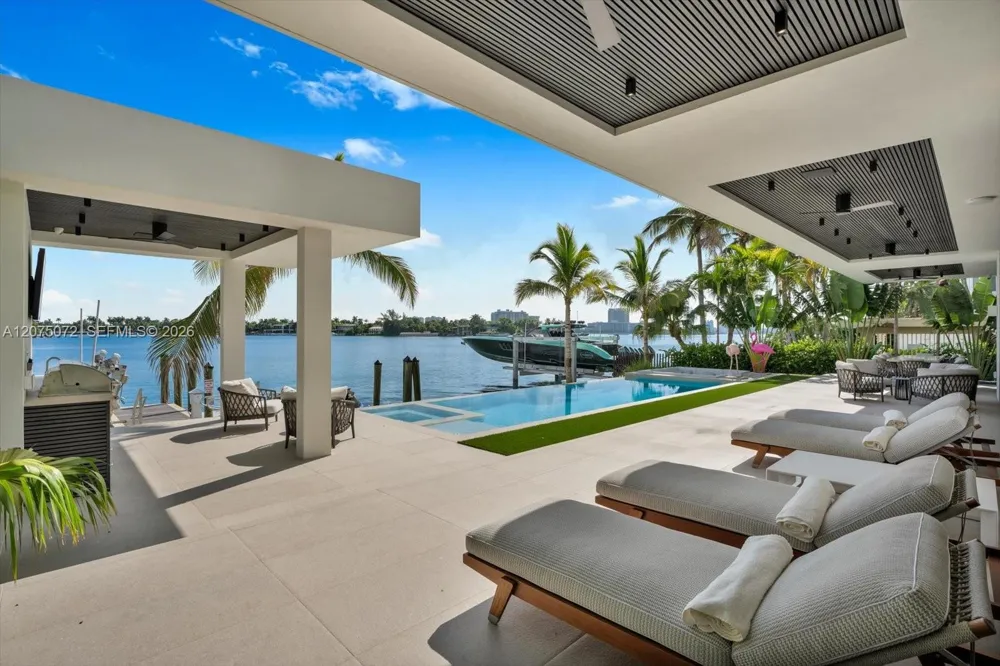 375 Hibiscus Dr Miami Beach, FL 33139
