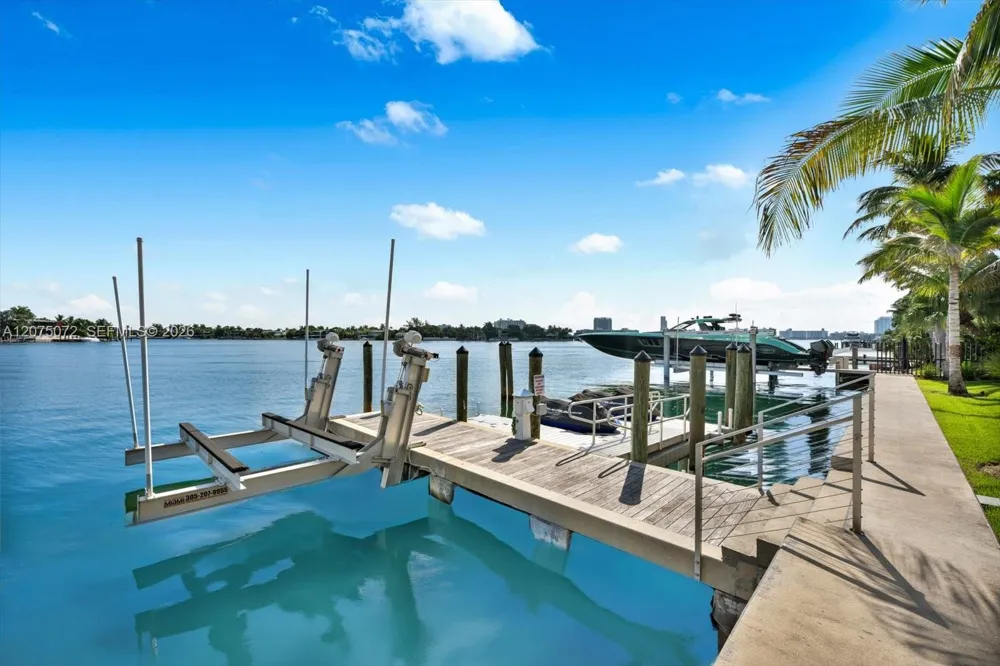 375 Hibiscus Dr Miami Beach, FL 33139