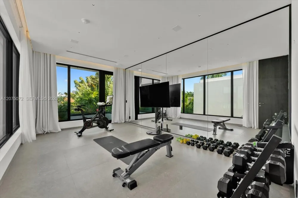 375 Hibiscus Dr Miami Beach, FL 33139