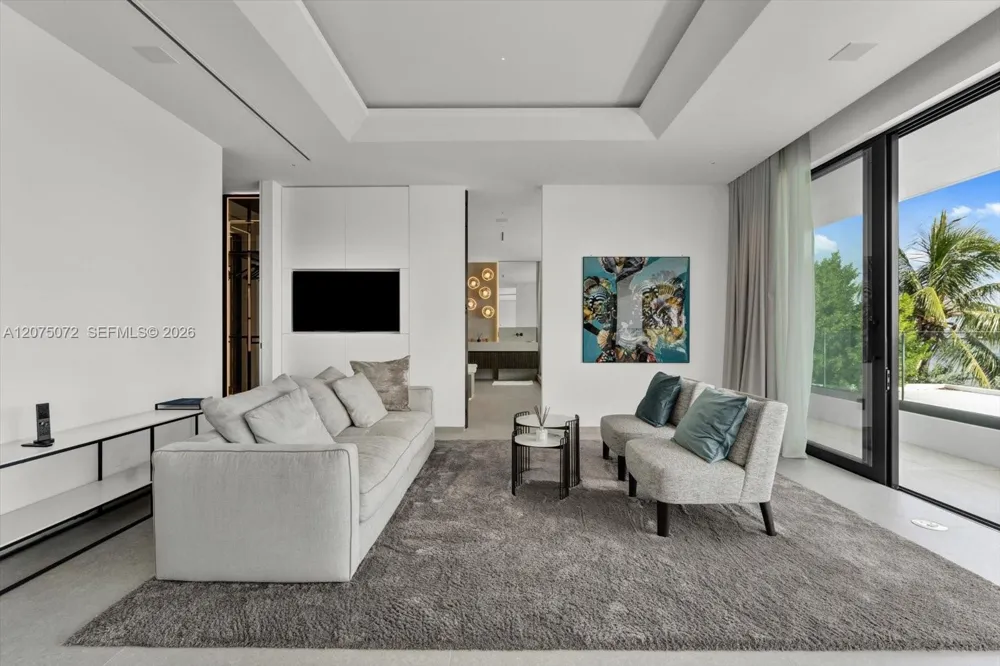 375 Hibiscus Dr Miami Beach, FL 33139