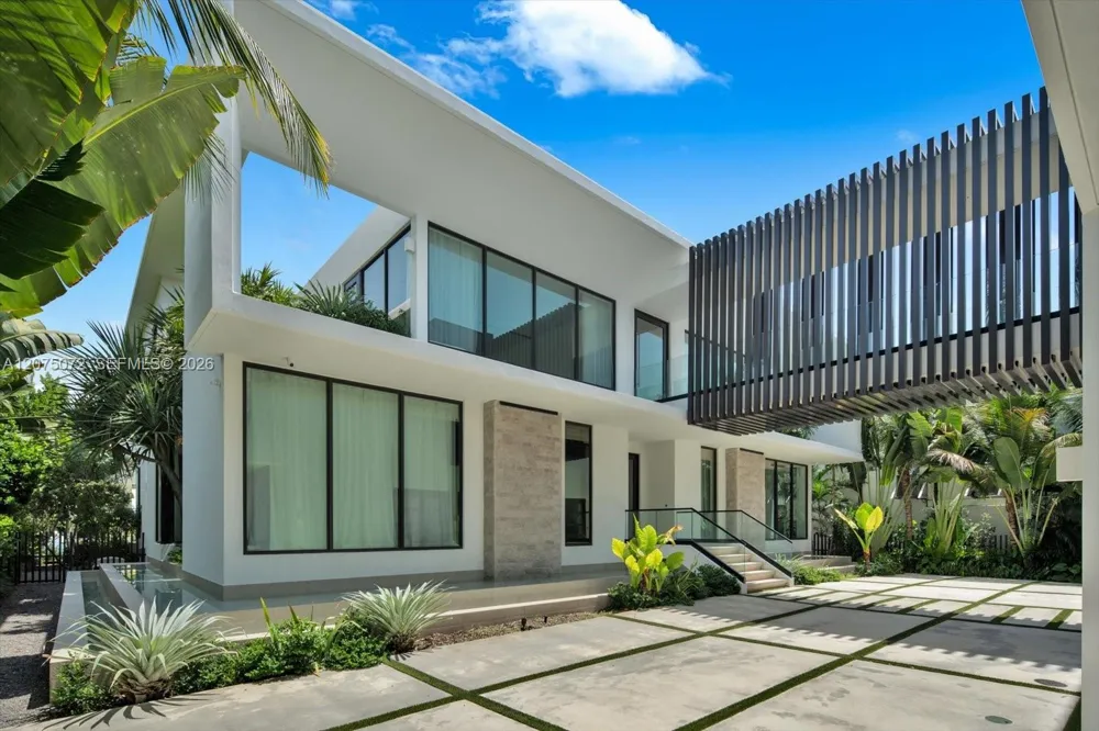 375 Hibiscus Dr Miami Beach, FL 33139