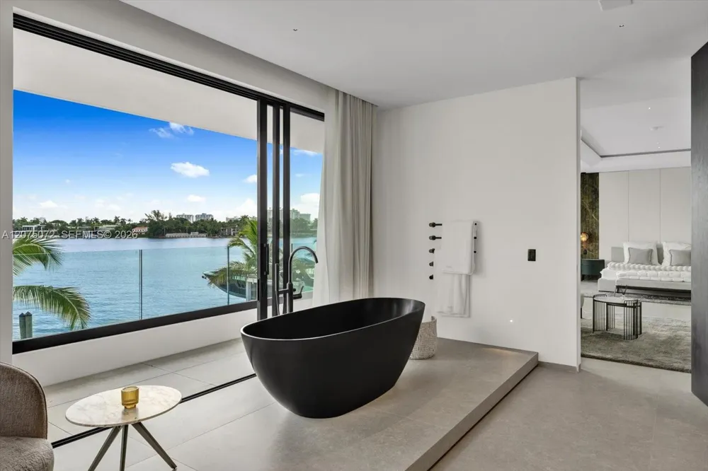 375 Hibiscus Dr Miami Beach, FL 33139