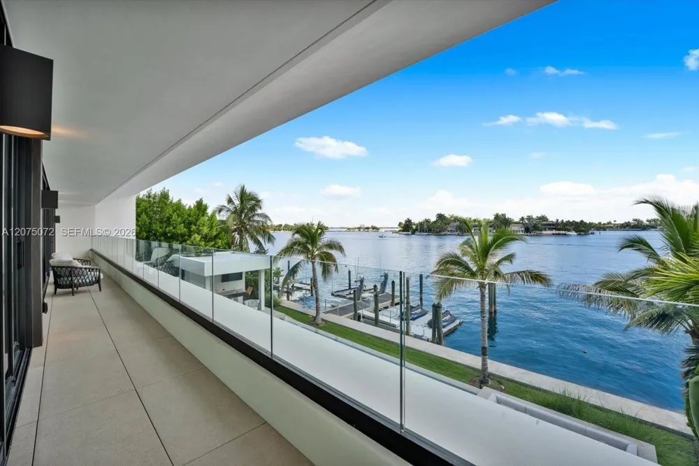 375 Hibiscus Dr Miami Beach, FL 33139