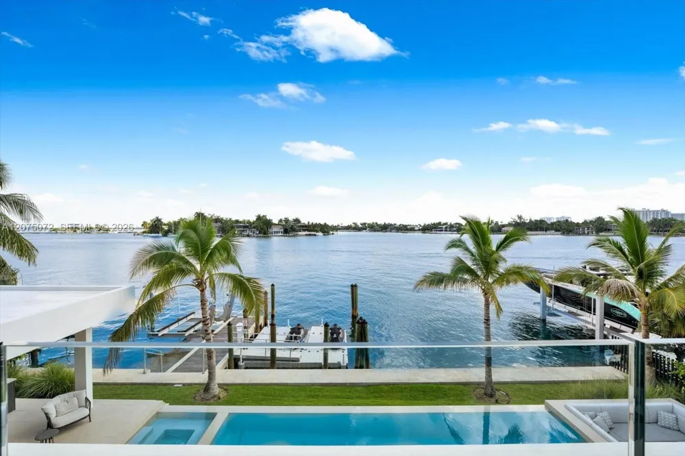 375 Hibiscus Dr Miami Beach, FL 33139