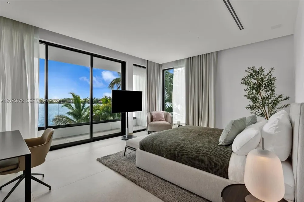 375 Hibiscus Dr Miami Beach, FL 33139