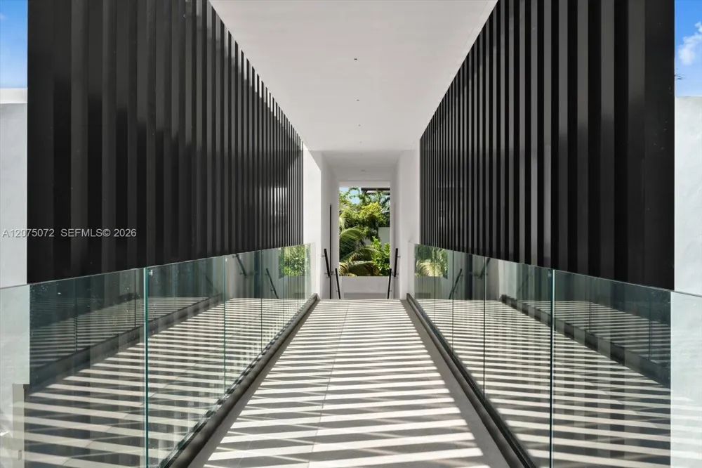 375 Hibiscus Dr Miami Beach, FL 33139