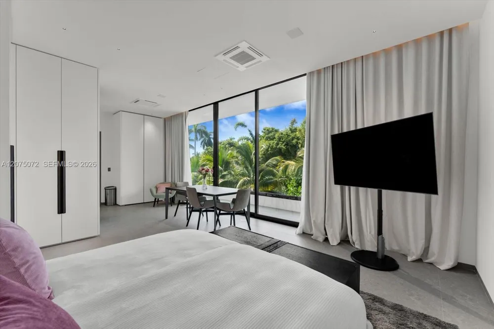 375 Hibiscus Dr Miami Beach, FL 33139