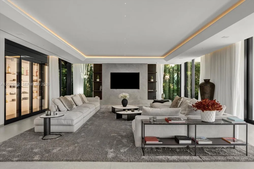 375 Hibiscus Dr Miami Beach, FL 33139