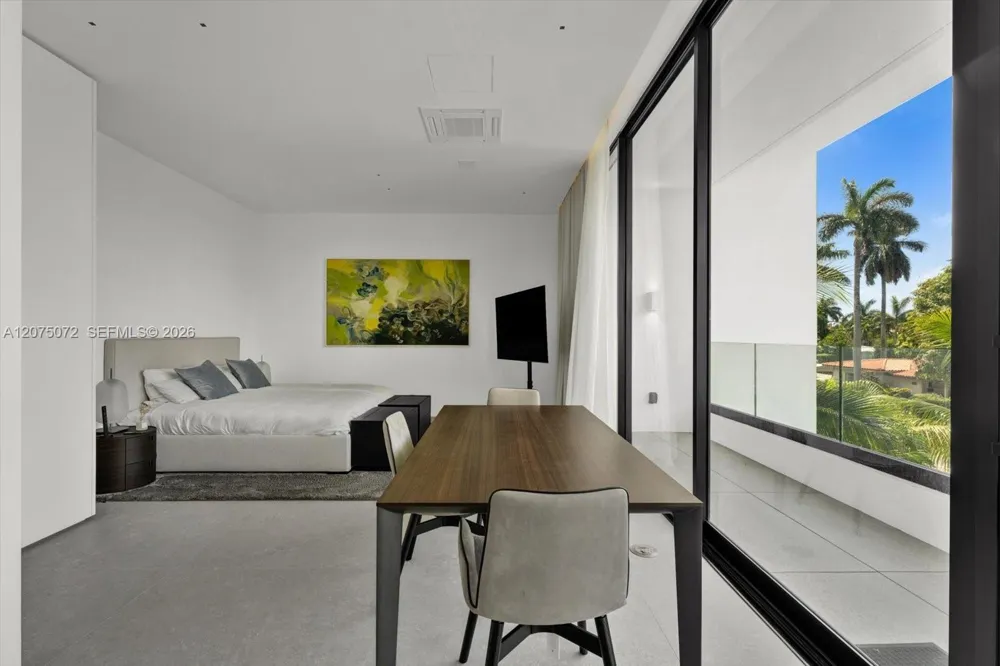 375 Hibiscus Dr Miami Beach, FL 33139