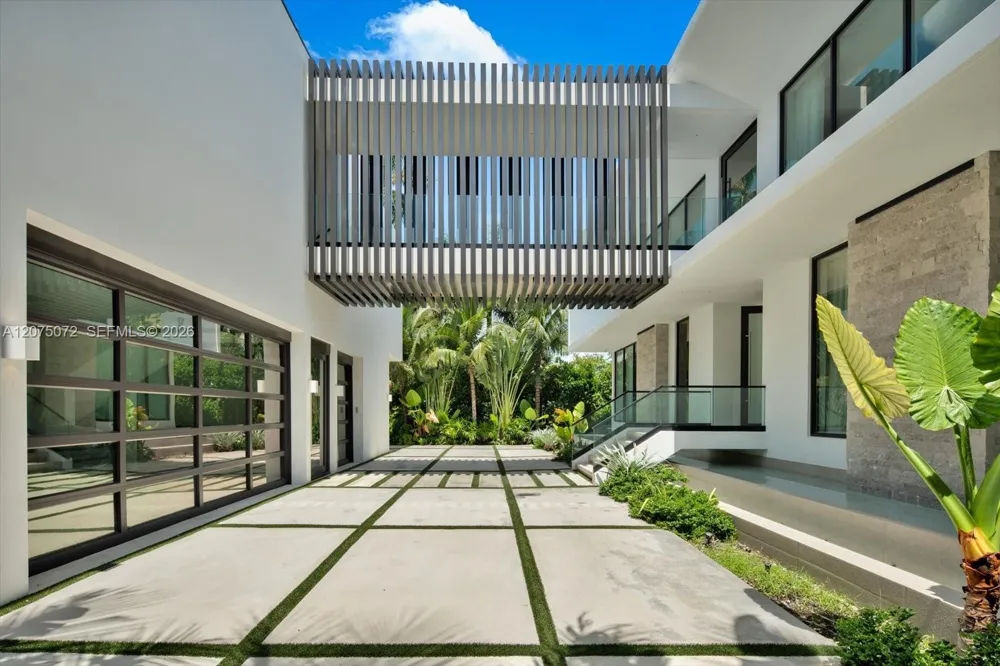 375 Hibiscus Dr Miami Beach, FL 33139