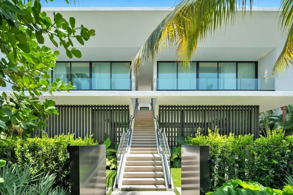 375 Hibiscus Dr Miami Beach, FL 33139