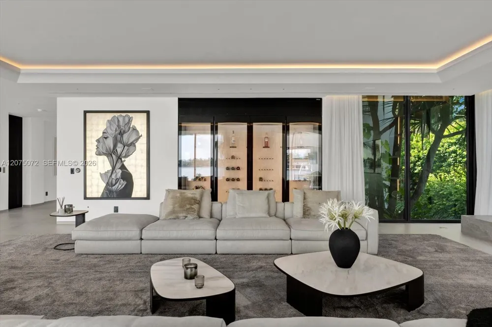 375 Hibiscus Dr Miami Beach, FL 33139