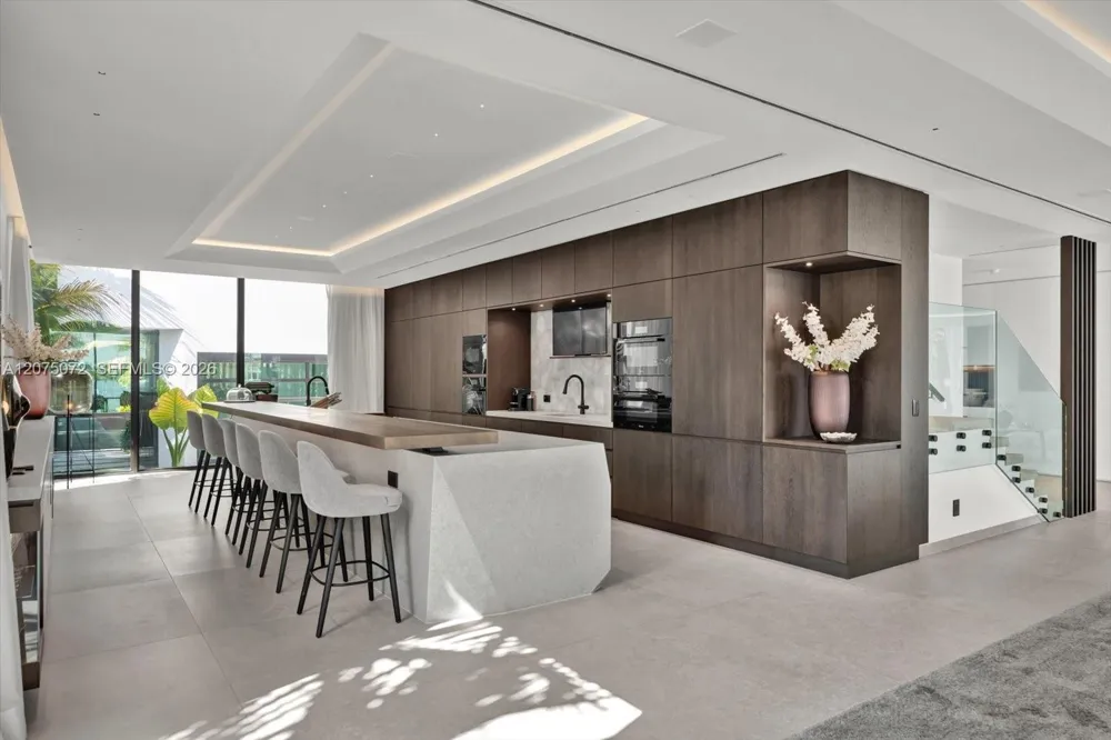 375 Hibiscus Dr Miami Beach, FL 33139