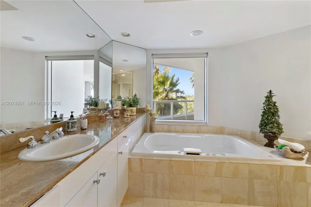 21050 Point Pl #604 Aventura, FL 33180
