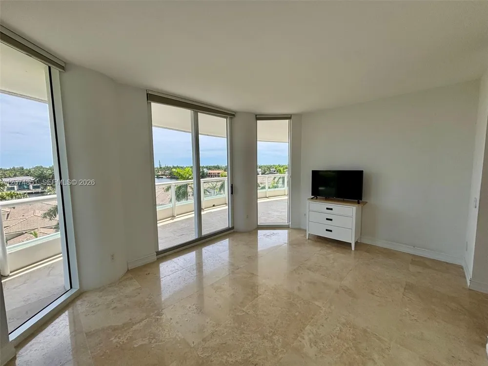 21050 Point Pl #604 Aventura, FL 33180